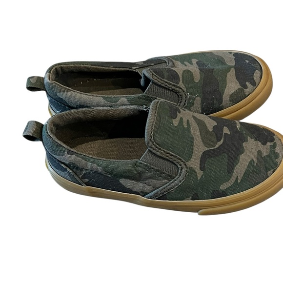 Old Navy Toddler Boys Camo Slip-On Sneakers Size 8 – Preloved - Picture 3 of 5